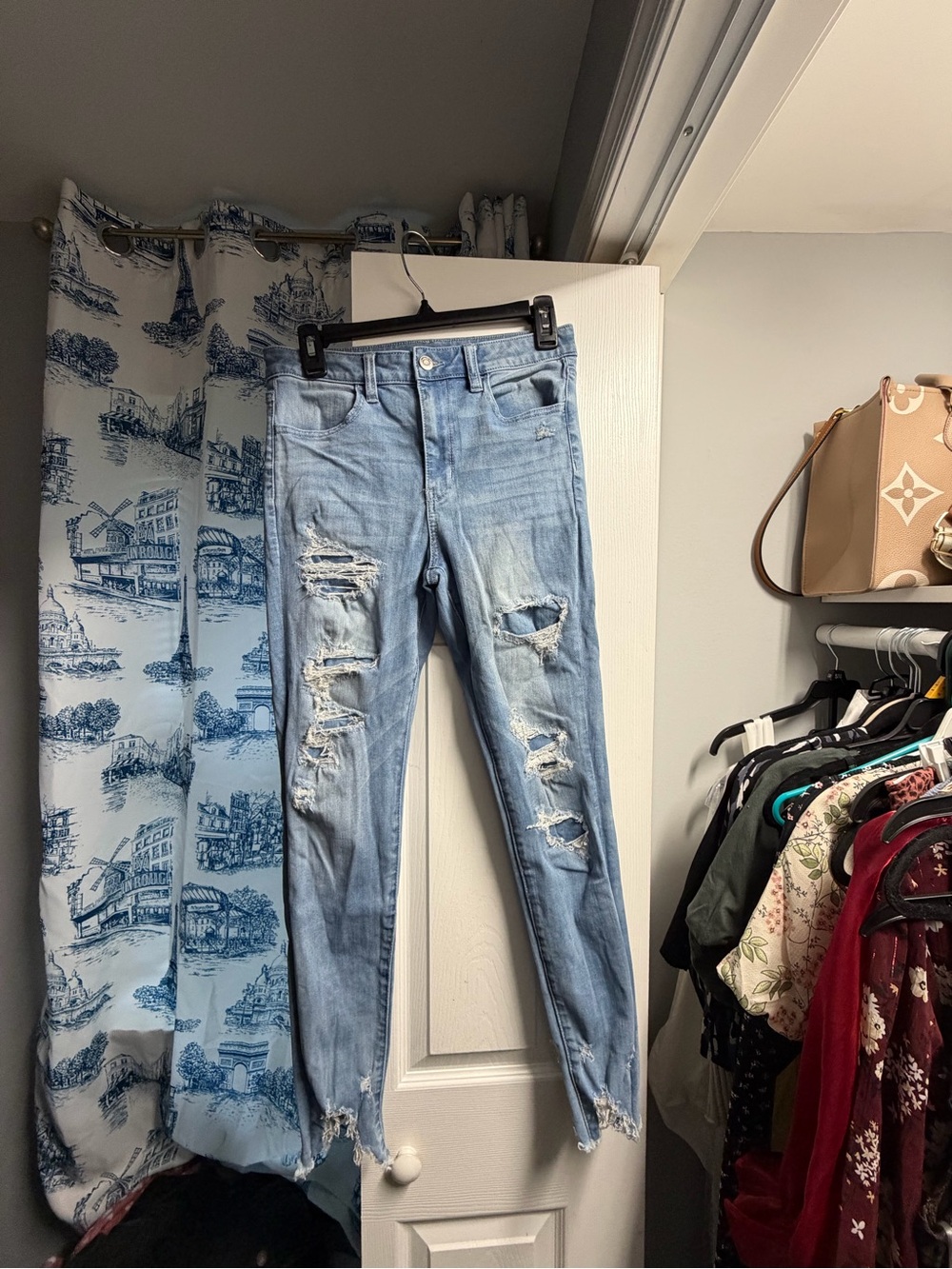 American Eagle Outfitters Light Wash Distressed Skinny Jeggings